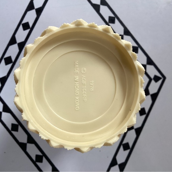 Vintage: Faux Ivory Rose & Lattice Holder ~ Cocktail Forks. - Picture 8 of 12